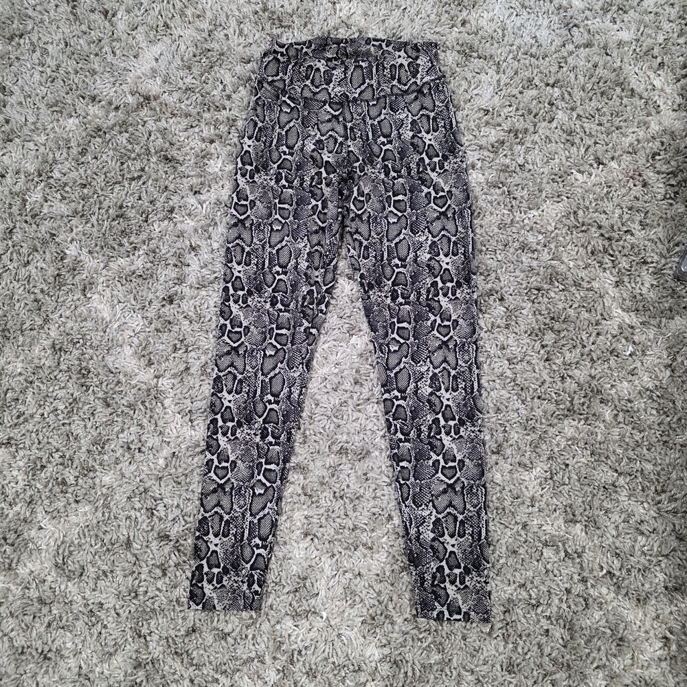 AQ-SPORT 2 Piece Animal Print Athletic Set Size Medium - Picture 4 of 7
